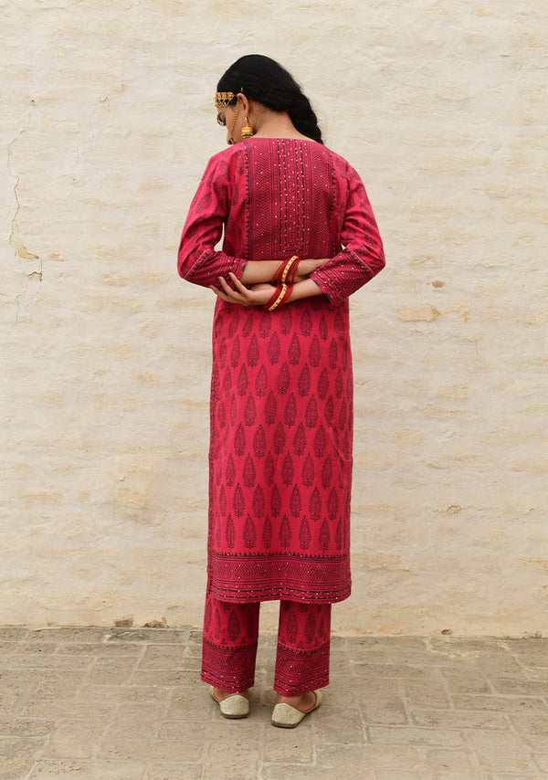 Laysan Utyasheva porno video Rus qishloq qizlarining yalangoch fotosuratlari